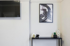 Lovely & Modern 2BR Apt - Few mins walk to High St by Luxiety Stays Short Stay Serviced Accommodation